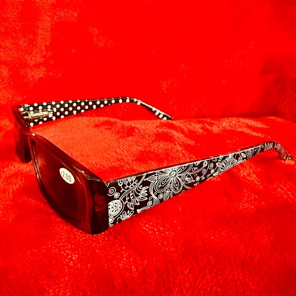 (3) Pairs of Readers + (1) Pair Reader Sunglasses +2.0 - Picture 4 of 16